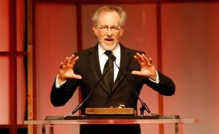 La Chine se sert des jeux Olympiques comme d'une formidable vitrine, tout comme ses détracteurs enhardis après leur première victoire née de la décision du cinéaste Steven Spielberg de boycotter l'événement.