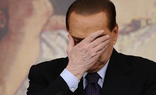 L'ex-chef du gouvernement italien Silvio Berlusconi a été condamné vendredi à une peine sévère de quatre ans de prison pour fraude fiscale dans l'affaire Mediaset, peine réduite de facto à un an grâce à une amnistie.