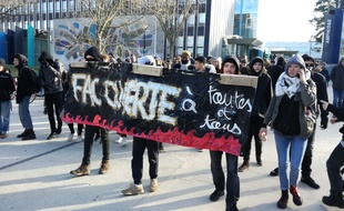 Manifestation à l'université de Nantes contre l'augmentation des frais d'inscription pour les étudiants étrangers
