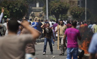 La majorité des dirigeants arabes ont appuyé tacitement le coup de force sanglant contre les Frères musulmans en Egypte y voyant un coup d'arrêt à la menace que représente la confrérie pour leur pouvoir, estiment des experts.