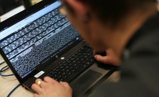 Trois banques grecques étaient lundi sous la menace "sérieuse" d'une cyberattaque revendiquée par un groupe de pirates se faisant appeler "Armada collective"