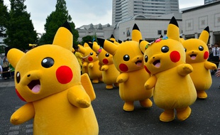Une dizaine de Pikachu, illustration.