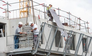 Un immeuble d'habitations en construction le 31 juillet 2014