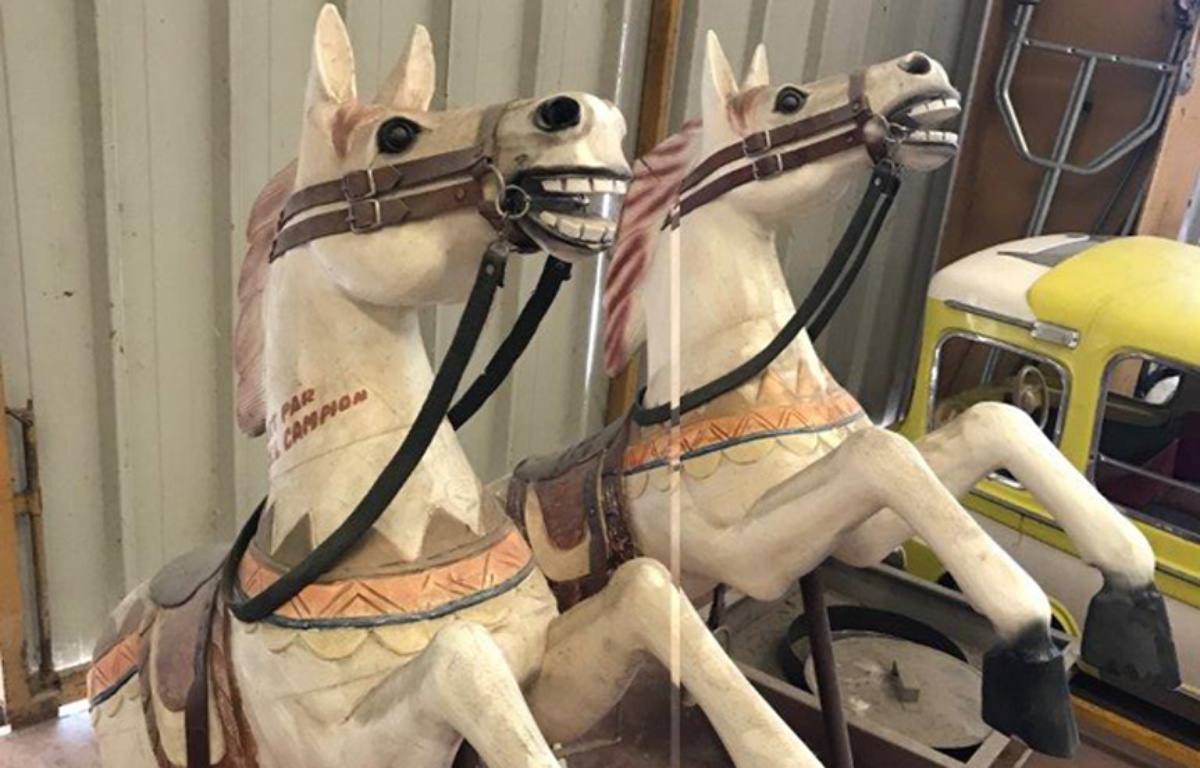Piece De Harnais Mots Fleches Paris: La Fête foraine des Tuileries débute sur ses grands chevaux avec une  vente aux enchères