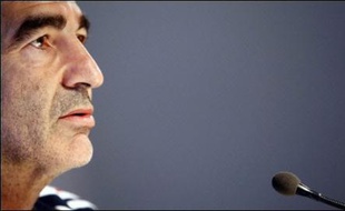 L'UEFA a envoyé un fax à la Fédération française de football pour demander officiellement des explications après les propos de Raymond Domenech sur "un arbitre acheté" en Espoirs en 1999, a confirmé l'UEFA, après une information parue mardi dans L'Equipe.