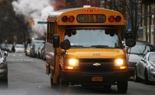Des chauffeurs des célèbres bus scolaires jaunes de New York étaient en grève mercredi matin à l'appel de leur syndicat, leur premier mouvement social en 33 ans qui affecte 152.000 enfants.