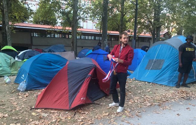 Toulouse : Le député François Piquemal a dormi sous la tente aux côtés de jeunes migrants