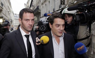 L'ancien trader Jérôme Kerviel, lourdement condamné mercredi en appel, a perdu vendredi une autre bataille, le parquet de Paris ayant classé sans suite deux plaintes qu'il avait déposées au printemps contre la Société Générale.