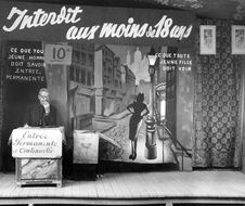 Baraque de strip-tease à la fête foraine 1932