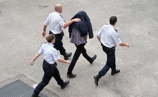 Le 2 octobre 2012, Jeremy Forrest, 30 ans, professeur de mathématiques britannique, comparaît devant la Cour d'appel de Bordeaux en vue de son extradition vers la Grande Bretagne, après son interpellation à Bordeaux pour "enlèvement d'enfant".