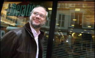 Les salariés de Libération ont approuvé à une courte majorité le plan de relance proposé par leur actionnaire principal, Edouard de Rothschild, vendredi lors d'un vote "indicatif", a annoncé à l'AFP la Société des personnels de Libération (SCPL).
