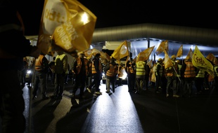Manifestation de routiers au péage de Saint-Arnoult, le 18 décembre 2014.
