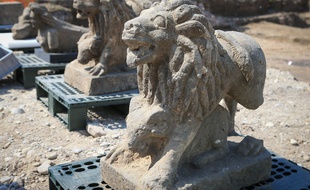 Strasbourg le 11 juin 2015. archéologiques route des Romains à Koenigshoffen. Lions et sphinges.