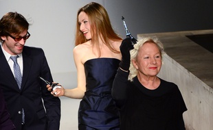 Pour sa collection automne-hiver 2014-2015, Agnès B. avait convié Thomas Dutronc sur le catwalk.