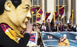 Des manifestants se mobilisent pour les droits de l'homme à Paris, lors de la visite du président chinois Xi Jinping, le 25 mars 2019.