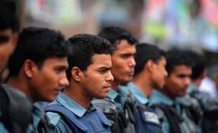 Le Bangladesh était en grande partie paralysé mercredi par une grève de deux jours lancée à l'appel de l'opposition pour dénoncer le "massacre en masse" d'islamistes lors de la dispersion par la police d'une manifestation visant à réclamer une nouvelle loi antiblasphème.
