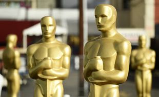 Reproductions des statuettes des Oscars disposées sur Hollywood Bouvelard, à Los Angeles, en amont de la 92e cérémonie