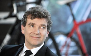 Le ministre du Redressement productif Arnaud Montebourg en visite dans une entreprise à Machecoul le 24 février 2014