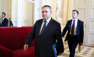 L'ancien secrétaire général de l'UMP Xavier Bertrand a annoncé vendredi sur RTL qu'il avait l'intention de voter pour François Fillon au congrès de l'UMP en novembre, au lendemain du face-à-face entre l'ancien Premier ministre et Jean-François Copé.