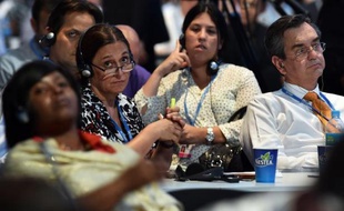 Des représentants de pays à la Conférence de l'ONU sur le climat, le 13 décembre 2014 à Lima