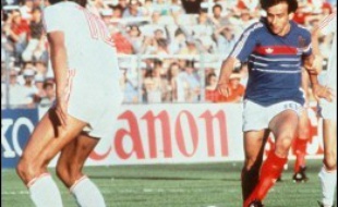 Le 23 juin 1984, au stade Vélodrome de Marseille, les Bleus, dans un formidable sursaut d'orgueil et à l'issue d'une fin de match à couper le souffle contre le Portugal, arrachent leur qualification pour la finale de l'Euro (3-2 a.p.).