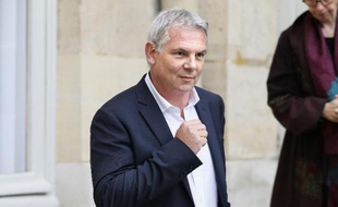 Le numéro un de la CGT Thierry Lepaon déplore que le Medef soit devenu "le seul curseur" du gouvernement et regrette que le gouvernement "manque totalement d'ambition" sur l'emploi, dans un entretien au vitriol publié jeudi par Le Parisien à l'ouverture de la deuxième conférence sociale.