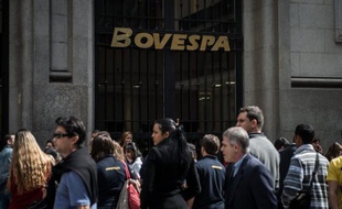 Les mesures annoncées par le Brésil pour se protéger de la crise internationale en encourageant la consommation ne suffiront pas à relancer la croissance et l'industrie, selon des experts pour qui le principal problème du pays reste son manque de compétitivité.