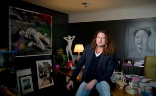 Photo de Jacques Antoine granjon, dans son bureau de Saint-Denis, le 23 mars 2010.