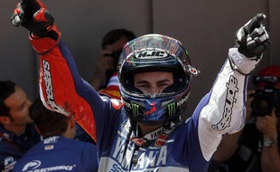 L'Espagnol Jorge Lorenzo (Yamaha) a remporté le Grand Prix de Catalogne, catégorie MotoGP, en devançant les deux pilotes officiels Honda, ses compatriotes Dani Pedrosa et Marc Marquez, dimanche sur le circuit de Montmelo, près de Barcelone.