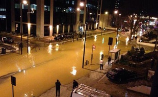 L'explosion d'une canalisation a inondé une partie du sud de Londres jeudi soir.