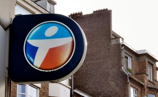 Photo prise le 24 février 2014 à Lille montrant le logo de l'opérateur Bouygues Telecom