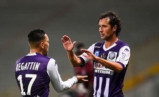 Pantxi Sirieix (à droite) avec Adrien Regattin, lors d'un match de Ligue 1 entre Toulouse et Metz, le 8 novembre 2014.