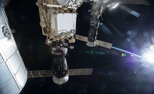 Un vaisseau Progress amarré à la Station spatiale internationale le 25 avril 2015.