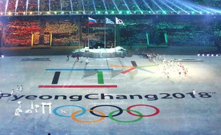 La présentation des anneaux olympiques de Pyeongchang lors de la cérémonie de clôture de Sotchi, le 23 février 2014.