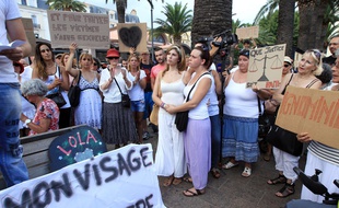 Le 6 juillet une marche blanche était organisée pour dénoncer les viols et notamment celui de Lola (au centre de la photo).