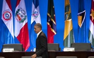 Le président Barack Obama, venu parler de commerce au sommet des Amériques en Colombie, a été interpellé samedi par ses voisins du Sud sur des sujets controversés comme l'absence de Cuba ou l'inefficité de la lutte anti-drogue.