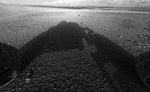 Une photographie du Mount Sharp, sur Mars, prise par le rover Curiosity le 6 août 2012.