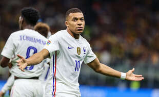 Le geste qu'aurait fait Kylian Mbappé contre l'Espagne si la règle du hors-jeu avait déjà changé.