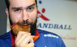 Igor Anic a montré aux médias nantais, ce jeudi midi, sa médaille d'or.
SIPA_1632.04/Credit:PILLAUD/SPORTISSIMO/SIPA/1502031656