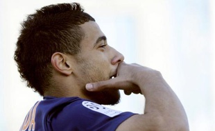 L'entraîneur de Montpellier René Girard et son meneur de jeu Younès Belhanda se sont évertués à étouffer jeudi soir le début d'incendie né des propos tapageurs tenus dans l'Equipe par le joueur, deux jours après le nul houleux contre Evian-Thonon (2-2).