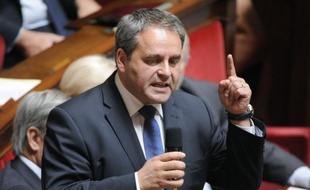Les socialistes ont "menti sur tous les tableaux" lors des campagnes électorales, a déclaré jeudi l'ancien ministre UMP du Travail, Xavier Bertrand, en dénonçant diverses mesures fiscales prises par le gouvernement.