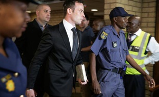 Oscar Pistorius arrive à la Haute Cour de Pretoria le 8 décembre 2015