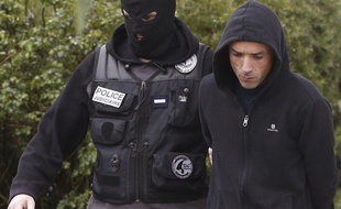 Mikel Irastorza (à droite), lors de son arrestation à Ascain, le 5 novembre.