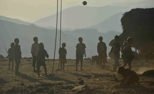 Des enfants de l'ethnie naga, à Lahal, dans le nord de la Birmanie, en décembre 2014 (illustration).