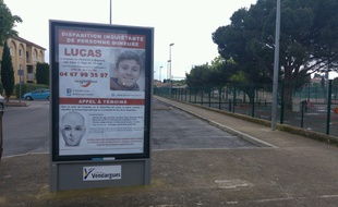 La photo de Lucas et le portrait-robot du témoin recherché par le SRPJ de Montpellier sont affichés sur une centaine de panneaux d'affichage et d'abri-bus dans le département de l'Hérault