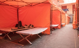Des gymnases de la ville de Nantes accueillent 700 migrants