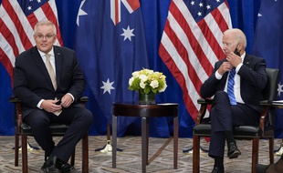 Le président américain Joe Biden et le Premier ministre australien Scott Morrison en marge de l'Assemblée générale des Nations unies, à New York, le 21 septembre 2021.