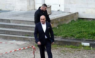 Serge Ayoub fondateur de "Troisième Voie" arrive au tribunal d'Amiens.