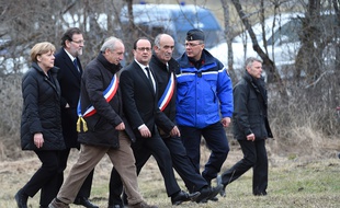 La chancelière Allemande, le président Français, le Premier ministre Espagnol, le maire du Vernet et de Prads, arrivent dans la commune du Vernet, en mars.