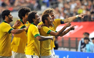 Neymar et l'équipe du Brésil, le 12 octobre 2013 à Séoul.